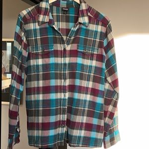 Patagonia women’s long sleeved fjord flannel shirt